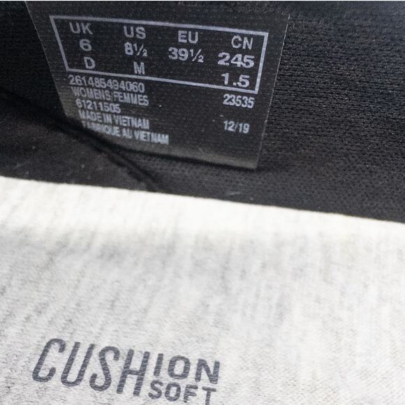 Clarks Women's Sillian 2.0 Star Slip-On Women's Loafers Black 8.5 - Picture 6 of 6